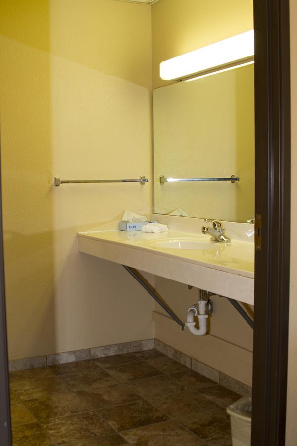 Cottonwood Inn & Suites Phillipsburg Zewnętrze zdjęcie